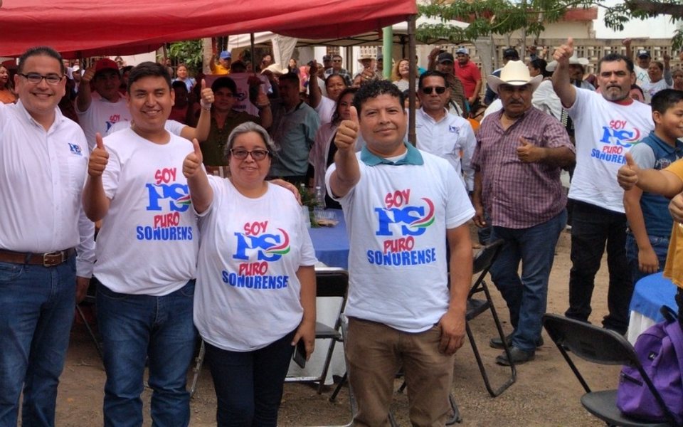 Simpatizantes con playeras «Soy Puro Sonorense» en Etchojoa