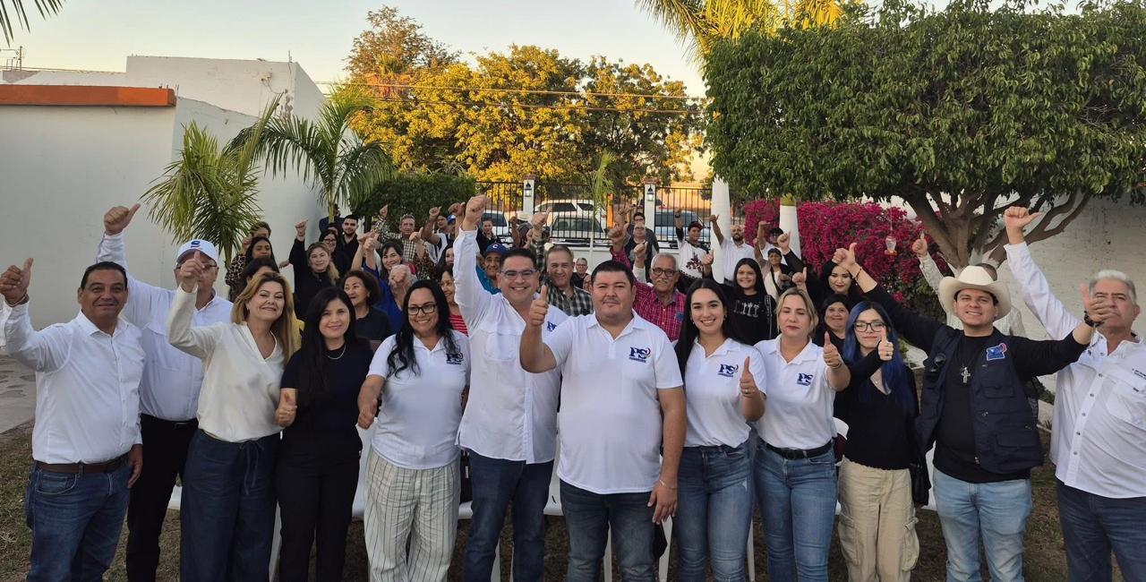 Simpatizantes del Partido Sonorense reunidos al pie de la sierra